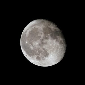 ニキビ跡のクレーターを改善する美容法は皮膚科で教えてもらえる？