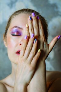 美容整形メイクはいつから始めるべき？