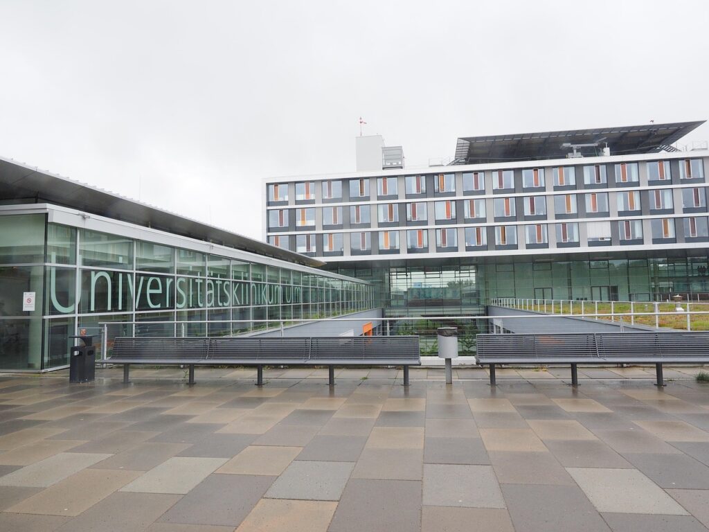 美容外科の大学病院は本当に信頼できる？選び方と注意点を解説！