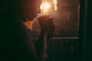美容整形施術後の飲酒はいつからできる？
